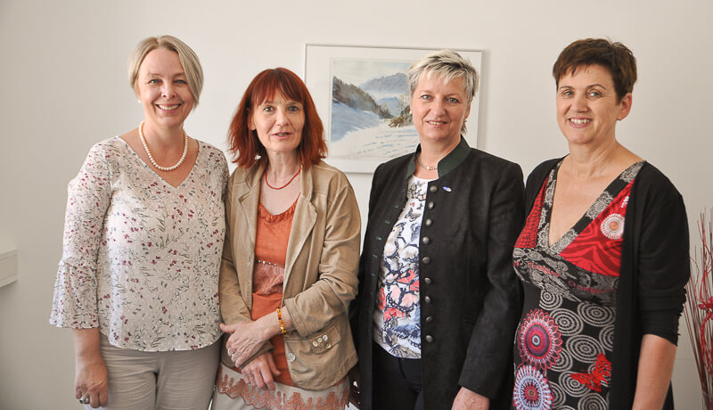 v.l.n.r.: Mag. Sabine Platzer-Werlberger (stv. Geschäftsführerin AMS Tirol), Dr. Itta Tenschert (Geschäftsführerin FBZ Osttirol), Doris Batkowski (Leiterin AMS Lienz), GR Gerlinde Kieberl